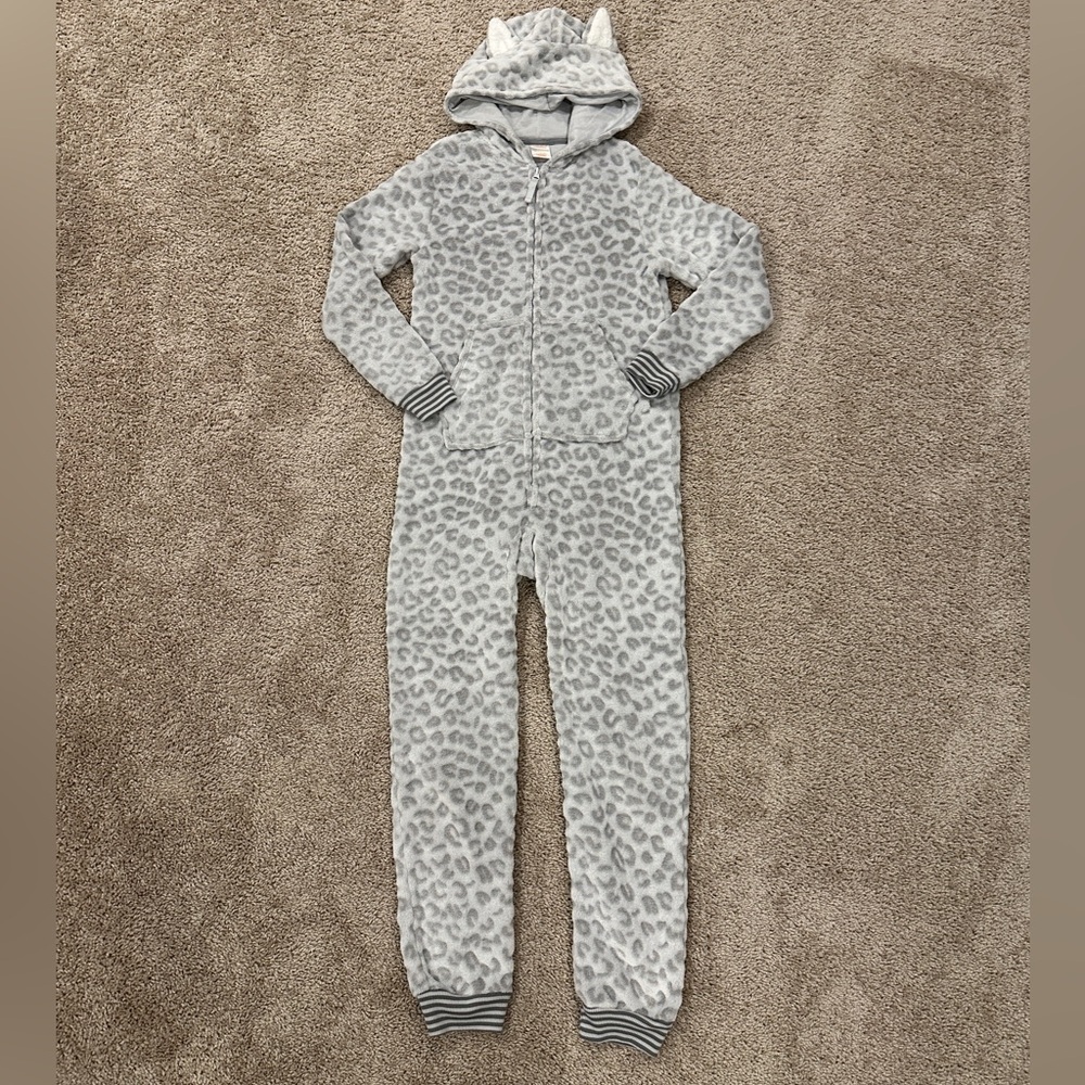 Cat & Jack girls leopard print onesie PJ size L (10/12)